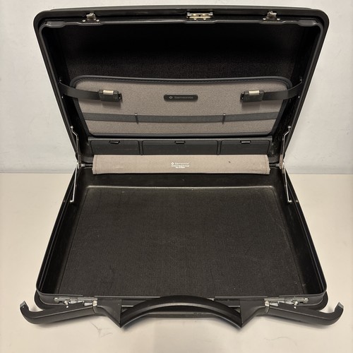 Samsonite black hard shell - ,