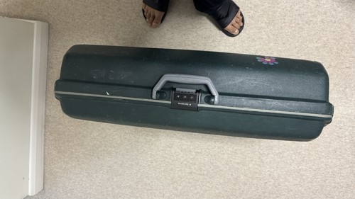 Large samsonite hard shell - large,