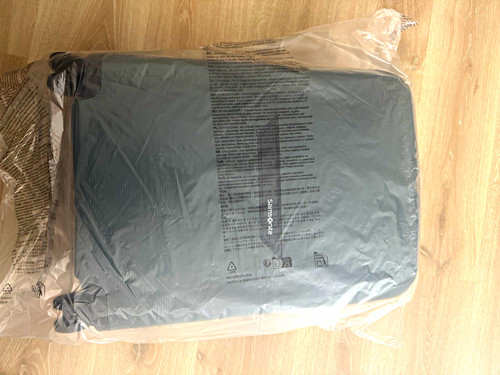 Samsonite black hard shell - samsonite,