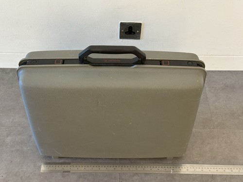 Samsonite hard suitcase
