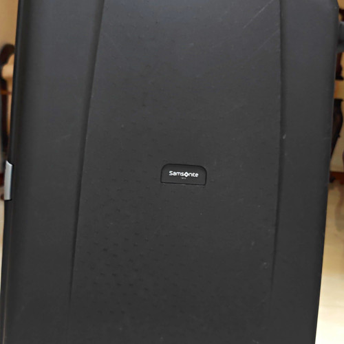 Samsonite black hard shell - hard,